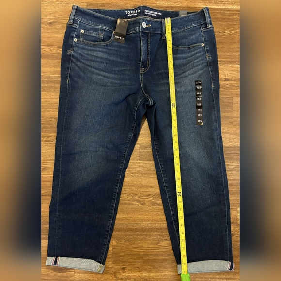 Brand new with tags Torrid 18 short women's jeans - Picture 11 of 13